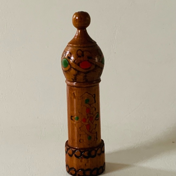 Vintage Wooden hand crafted perfume holder - Picture 3 of 10